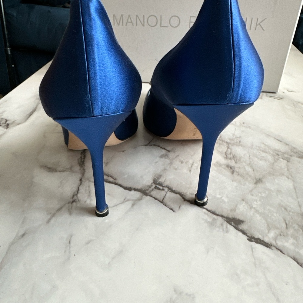 Manolo Blahnik Hangisi Blue Satin Heels with Crystal Buckle, Hangisi Pumps, 42.5 - Picture 5 of 16